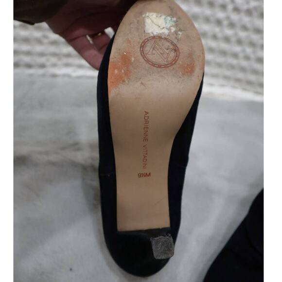 Adrienne Vittadini size 9.5 black closed toe heels. - Picture 4 of 8